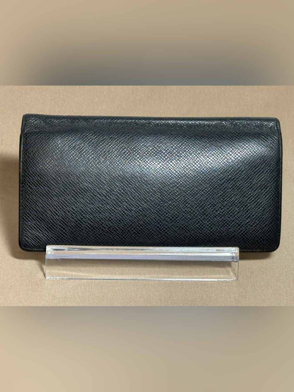 ✨Louis Vuitton✨ Brazza Long Wallet Black Taiga Leather Bifold - Authentic GUC
